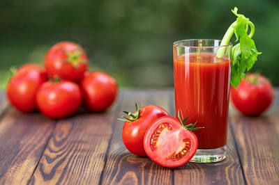 トマトと新鮮なトマトジュース
